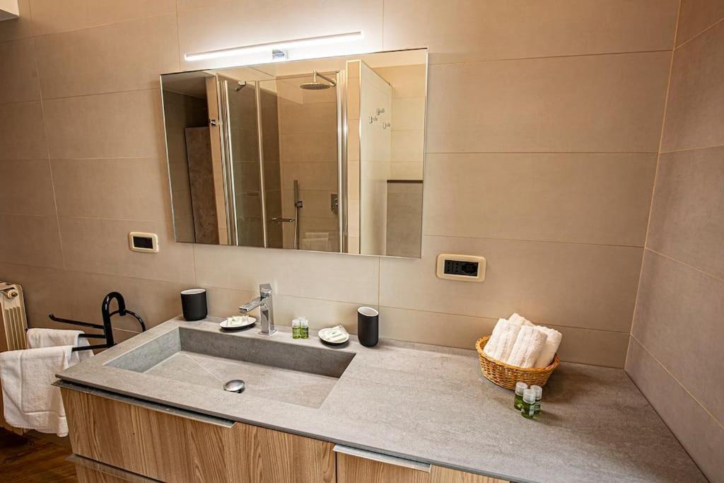 Dimora Al Colosseo, 2 Bedrooms Rome Buitenkant foto