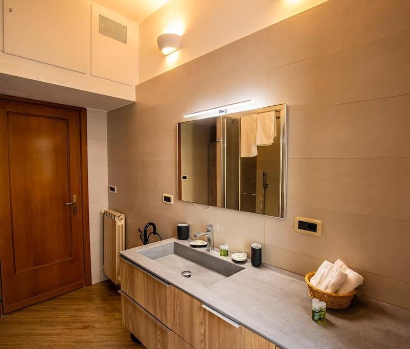Dimora Al Colosseo, 2 Bedrooms Rome Buitenkant foto